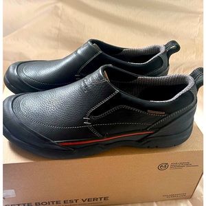 Men’s Clarks Waterproof slip on shoes Size 10.5 NWOT